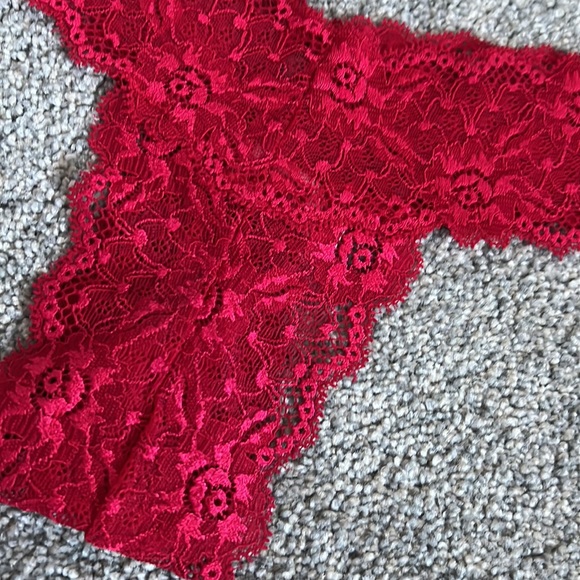 Vintage Victoria’s Secret Lace Thong - Picture 2 of 4